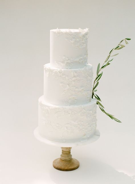 Southern Wedding Ideas, Wedding Poppy, Textured Wedding Cakes, Olive Wedding, Sea Wedding, Floral Wedding Cake, Classic Wedding Cake, Floral Wedding Cakes, Peony Bouquet