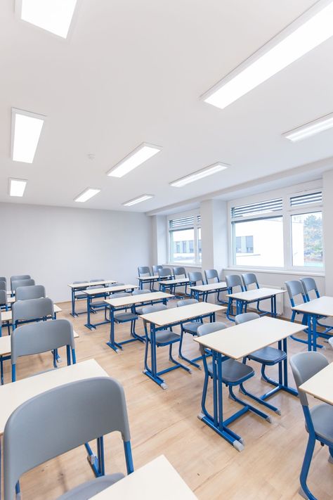 Seating In Classroom, High School Classroom Design, Classroom Seats, Modern Classroom Design, School Classroom Interior, Classroom Interior Design, Highschool Design, Modern Classroom Decor, Classroom Desks