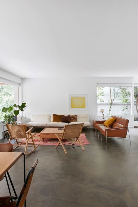 Japanese-Nordic style living space. Home of Barbara Hvidt and Jan Gleie. Dining Room Mirror Wall, Interior Design Nordic, Mirror Dining Room, Epoxy Paint, Timeless Architecture, Japanese Interior Design, Open Space Living, Contemporary Dining Room, Japanese Interior