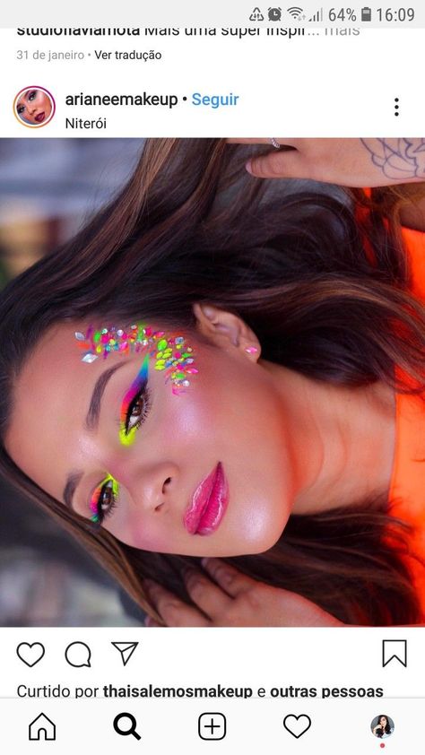 Glow Party Hairstyles, Neon Makeup Ideas Eye, Carnaval Makeup Ideas, Neon Party Outfit For Women, Neon Party Makeup Ideas, Neon Makeup Ideas, Galaxy Makeup Looks, Edm Makeup, Carnival Makeup Ideas