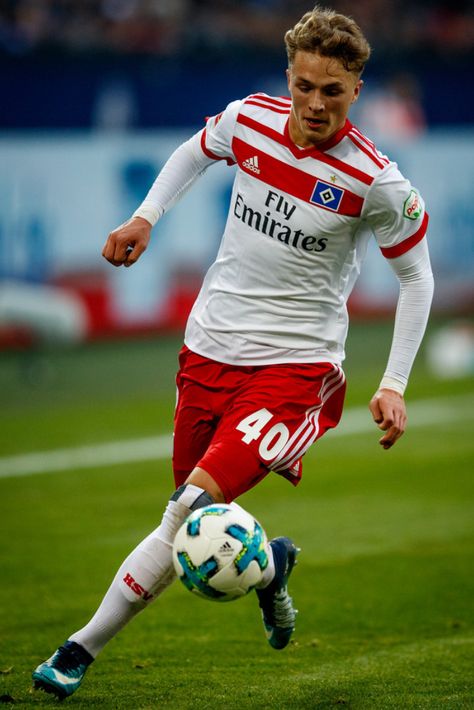 Jann-Fiete Arp (Hamburger SV) [Germany] forward Young Football Players, Hamburger Sv, Nike Football, Football Soccer, Football Players, Career, Sports Jersey, Soccer, Germany