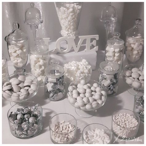 Silver Glitter Party Decor, Silver And White Dessert Table, White Out Party Decorations, All White Party Food, Silver Food, White Birthday Theme, White Out Party, White Birthday Party, White Foods For Party