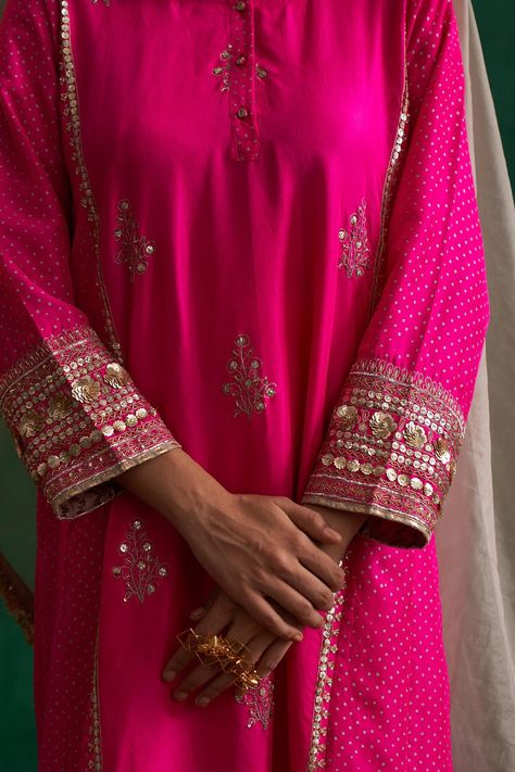 Buy Magenta Habutai Silk Embroidered Sequin And Zari Work Hand Kurta Set For Women by Rekha Agra Online at Aza Fashions. Plain Suits, Kurti Sleeves, Embroidery Fashion Detail, Dresses Traditional, Kurta Set For Women, Simple Kurti Designs, Indian Dresses Traditional, A Line Kurta, Color Magenta