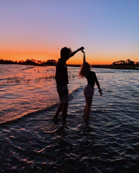 Summer Couple Pictures, Couple Beach Pictures, Zestaw Ikon, Summer Couples, Summer Romance, Couple Picture Poses, Cute Couples Photos, Relationship Goals Pictures, Photo Couple