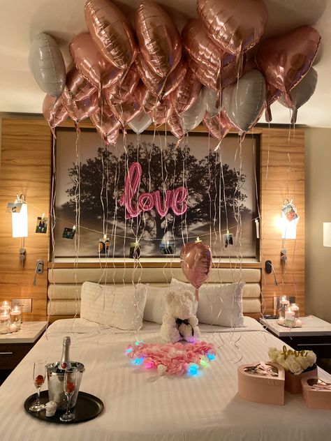 How To Decorate Hotel Room For Boyfriend, Birthday Deco In Hotel Room, Hotel Room Surprise Romantic, Vday Hotel Room Decor, Decorate Hotel Room Romantic For Him Birthday, How To Decorate A Hotel Room Romantic, Hotel Room Anniversary Decoration, How To Decorate A Hotel Room Birthday, Wedding Day Hotel Room Decor