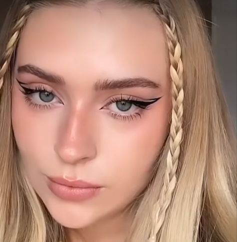 Makeup Game, Makeup Looks Tutorial, Up Game, Daenerys Targaryen, Game Of Thrones, Makeup Looks, Game Of Thrones Characters, Halloween Costumes, Makeup