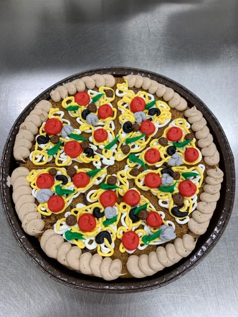 Funny Cookie Cakes, Round Cookie Cake, Cookie Cake Decorating Ideas Summer, Square Cookie Cake Decorating Ideas, Birthday Cookie Cake Designs For Men, Cookie Cake Birthday Designs Boy, Cookie Slices Decorated, Cookie Cakes Ideas, Cookie Cake Ideas Decorated