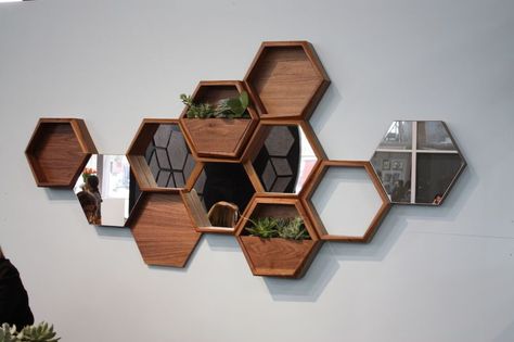 think fabricate wall unit geometric Hexagon Decor, Hexagon Shelf, Carillons Diy, Geometric Shelves, Hexagon Shelves, Wall Shelves Design, Critical Role, Wall Unit, Mirror Wall Decor