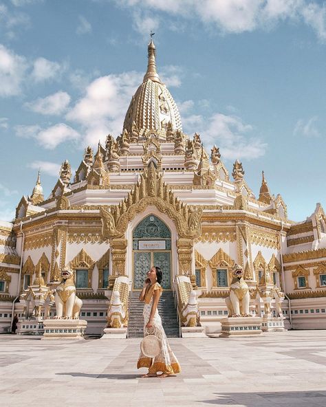 Bucket List Bums on Instagram: “Hello, from Yangon! I’m over the moon that Myanmar is my first international trip of 2020. This place has been on my bucket list for so…” Bangkok Tourist, Tourist Outfit, Thailand Pictures, Shwedagon Pagoda, International Trip, Yangon Myanmar, Myanmar Travel, Inle Lake, Thailand Photos