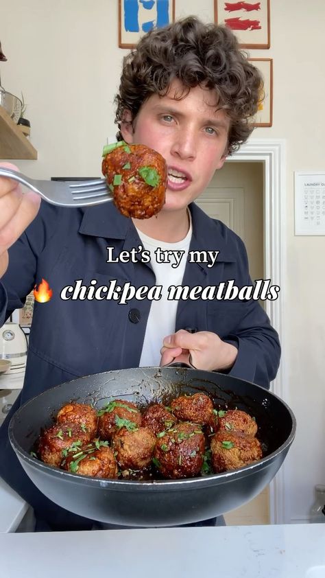 Max La Manna op Instagram: "🔥 chickpea meatballs Great for snacking or with a meal, it doesn’t take much time to make these. Make ahead and store for later Freezer…" Fire Sauce, Chickpea Meatballs, Plant Based Cookbook, Pepper Salt, Freezer Friendly, Vegan Dinner Recipes, Vegan Foods, Croquettes, Delicious Vegan Recipes