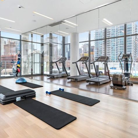 With panoramic views of downtown Chicago, you don't even have to leave your building to get your sweat on here at Next Apartments' luxury six floor gym featuring Peloton bikes. Apartment Building Interior, Building Interior Design, Apartment Gym, Chicago Luxury, Luxury Apartment Building, Building Interior, Chicago Design, Apartment Aesthetic, Gym Decor