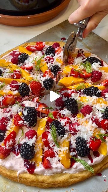 Fruit Pizza With Marshmallow Fluff, Crumbl Fruit Pizza Cookie, Fruit Pizza Sugar Cookie Pillsbury Dough, Dessert Pizza Recipe Fruit, Sugar Cookie Crust Fruit Pizza, Pillsbury Sugar Cookie Dough, Fruit Pizza Crust, Pillsbury Sugar Cookies, Local Pizza