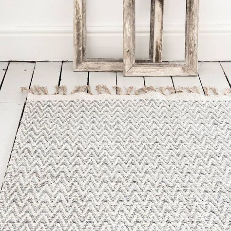 Isá Chevron Rug Grey Geometric Rug, Scandi Rug, Herringbone Rug, Chevron Rug, Chevron Rugs, Rug Grey, Grey Chevron, Natural Fiber Rugs, Plywood Furniture