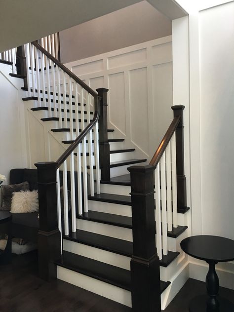 Stairway Remodel, Black Painted Stairs, Small Space Staircase, Stairs Railing, House Improvement, Stair Ideas, White Staircase, Handrail Design, Beautiful Stairs