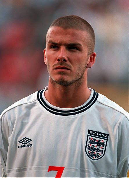 England Mens Football Team, David Beckham 2000s, David Beckham Bald, David Beckham Buzzcut, David Beckham Aesthetic, Young Beckham, David Beckham 90s, Young David Beckham, England Soccer Team