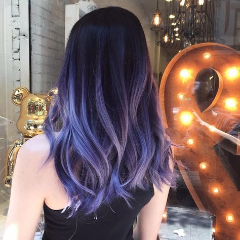 Sanggul Modern, Hair Color Crazy, Silver Hair Color, Lavender Hair, Pretty Hair Color, Ombre Hair Color, Hair Color And Cut, Hair Dye Colors, Hair Color Balayage