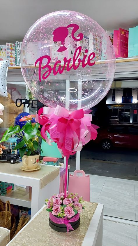 Barbie Balloon Centerpiece, Barbie Themed Centerpieces, Barbie Birthday Theme Ideas, Barbie Party Centerpieces, Barbie Theme Party Ideas, Barbie Table Decorations, Barbie Centerpieces Ideas, Barbie Centerpieces, Barbie Christmas Tree