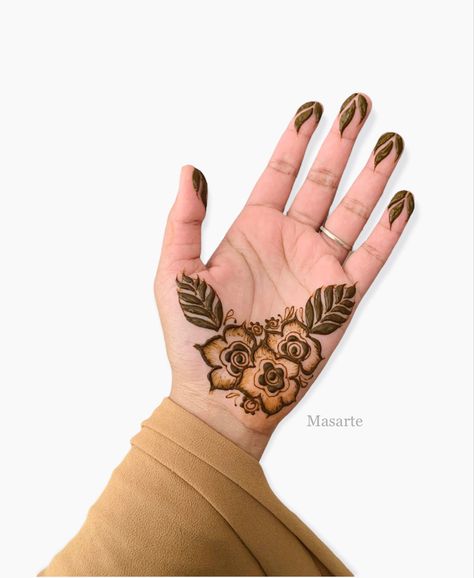 Mhendi Design Flowers, Mehandi Flowers Design, Bold Henna Designs, Leg Mehendi, Henna Hands, Front Mehndi Design, Henna Inspo, Floral Henna, Floral Henna Designs