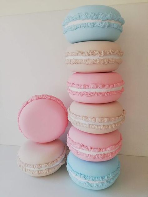 Giant Macaron, Unnecessary Necessities, Pastel Desserts, Candy Props, Kue Macaroon, Candy Land Christmas Decorations, Candyland Birthday, Candy Land Christmas Decorations Diy, Candy Land Christmas Tree