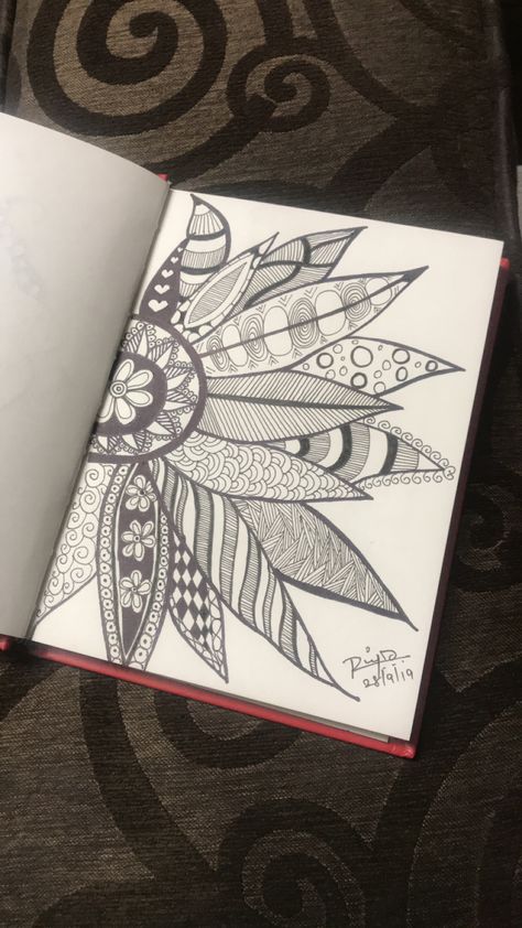 Deformasi Flora, Geometrical Design Drawing, Stilasi Flora, Pen Art Doodle, Flower Zentangle, Black Pen Drawing, Zen Doodle Patterns, Paper Art Design, Doodle Books