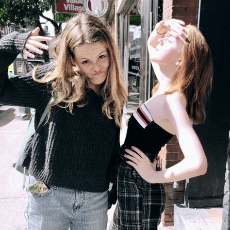 Kyla Matthews and Amybeth McNulty Kyla Matthews, Amybeth Mcnulty, Anne White, Blackpink Poster, Anne Shirley, Anne Of Green Gables, Green Gables, Haikyuu Anime, Her Smile