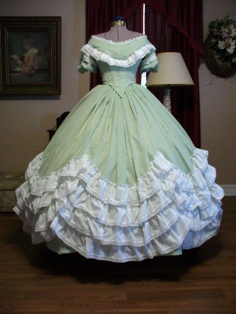 Civil War - era --- I wish this linked back to more information - If anyone knows more, please let me know! Victorian Ball Gowns, Southern Belle Dress, Belle Dresses, Period Dress, Old Fashion Dresses, Belle Dress, Old Dresses, Medieval Dress, Antique Dress