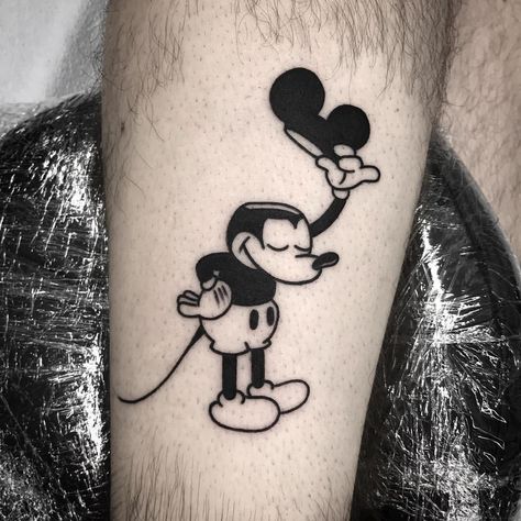 Mickey Mouse Tattoo Ideas, Trap Tattoos For Women, Mickey And Minnie Tattoos, Minnie Tattoo, Cartoon Tattoo Ideas, Mickey Tattoo, Mouse Tattoo, Mickey Mouse Tattoo, Animated Shows