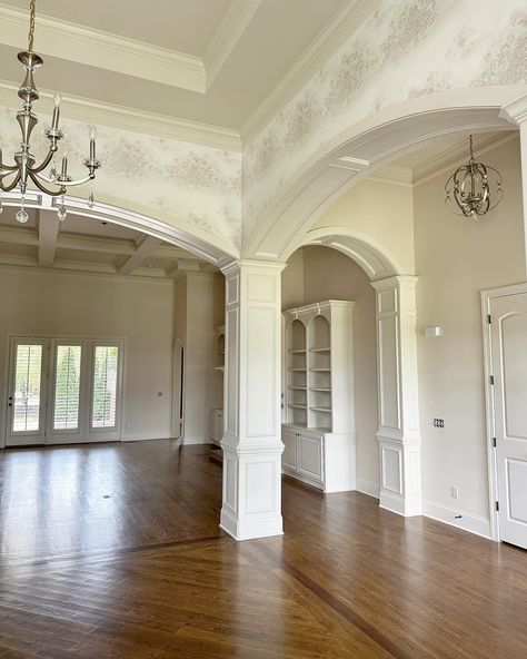 Always high ARCHeiving for our client! Custom curved millwork for these archways brought them to life in this newly purchased home 😍😍 #millwork #nashvillemillwork #design #nashvilledesign #customcabnetry #nashvillearchitecture Curved Archway In Home, Room With Archway, Curved Millwork, Home Arches, Archways In Homes, Interior Columns, White Doors, Dream Apartment, Art Class