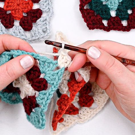 Join Granny Squares, Joining Crochet Squares, Joining Granny Squares, Crochet Cluster Stitch, Detailed Crochet, Granny Square Pattern, Granny Squares Pattern, Double Crochet Stitch, Crochet Squares