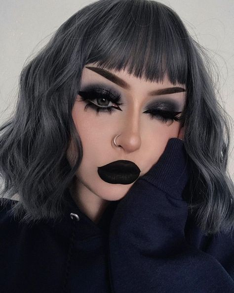 𝑨𝒎𝒃𝒆𝒓⁷ on Instagram: “blue & grey 🌧 had bts’ new album on while doing my makeup so this look is pretty much inspired by that lol i’ve also never winked in pics…” Black Eyeshadow Makeup, Maquillage Goth, Edgy Makeup Looks, Goth Makeup Tutorial, Watermelon Face, E Girl Makeup, Welcome To The Dark Side, Dark Makeup Looks, Goth Gifts