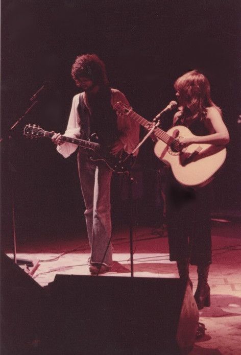 Lindsey and Stevie Stevie And Lindsey, White Winged Dove, Dove Photo, Stevie Nicks Lindsey Buckingham, Buckingham Nicks, Stephanie Lynn, Ancient Queen, Magical Women, Lindsey Buckingham