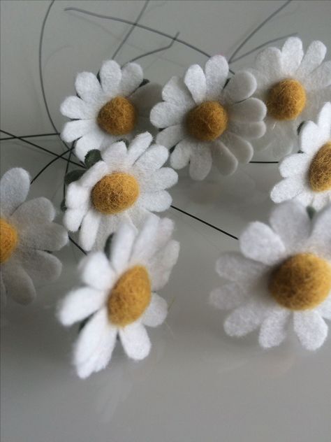 Tovad Ull, Felt Bouquet, Diy Fleur, Felt Flowers Diy, Fleurs Diy, Felt Crafts Diy, Needle Felting Projects, Felt Patterns, Felt Diy