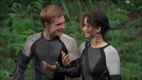 Josh And Jennifer, Game Bts, Hunger Games Peeta, Hunger Games Cast, Hunter Games, Hunger Games Fandom, Donald Sutherland, Hunger Games Humor, Katniss And Peeta