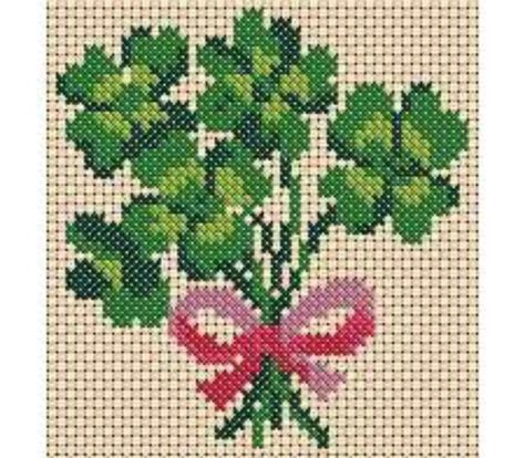 Need a little luck? Stitch these St. Patrick's Day cross stitch patterns.: A Little Luck St Patrick's Cross, Irish Cross, Celtic Cross Stitch, Cross Stitch Boards, Halloween Embroidery, Beaded Cross Stitch, Cute Cross Stitch, Stitch Embroidery, Cross Stitch Flowers