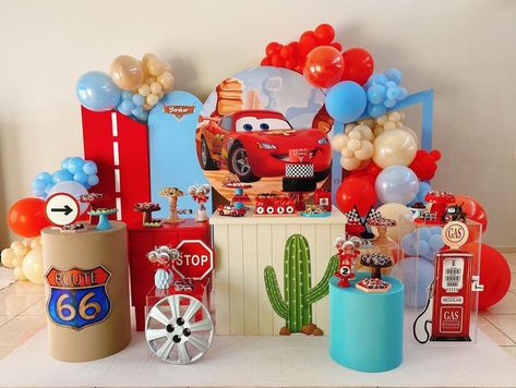 Cars Baby Shower Theme Disney, Disney Cars Birthday Decorations, Hot Wheels Themed Birthday Party, Pixar Cars Birthday, Flash Mcqueen, Cars Birthday Party Decorations, Cars Birthday Party, Boys Birthday Party Decorations, Disney Cars Party