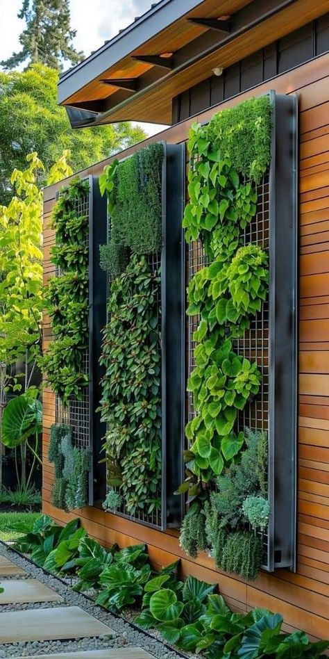 Garden Decks Ideas, Wall With Plants Outdoor, Garden Wall Art Ideas, Outdoor Walls Ideas, Outdoor Wall Art Ideas Backyards, Outdoor Living Wall Ideas, Patio Walls Ideas, Large Wall Decor Diy, Garden Wall Ideas Decorative