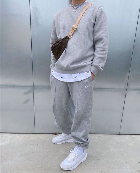 Streetwear Aesthetic Men, Grey Sweatpants Outfit Men, Gray Sweatpants Outfit, Streetwear Fashion Men, Highsnobiety Fashion, Streetwear Ideas, Sweats Outfit, Outfits Stylish, Men Aesthetic