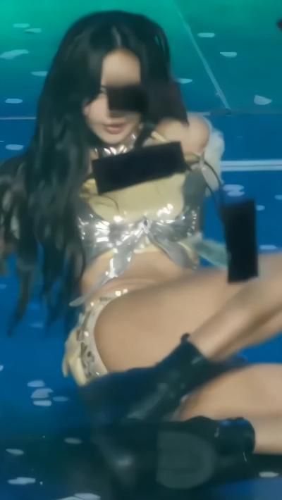 Lisa Hot Outfit, Blake Lovely, Lisa Blackpink Hot Photoshoot, Kobe Bryant Pictures, Lisa Blackpink Instagram, Black Hair Kpop, Dara Kpop, Royal Life, Seductive Clothes