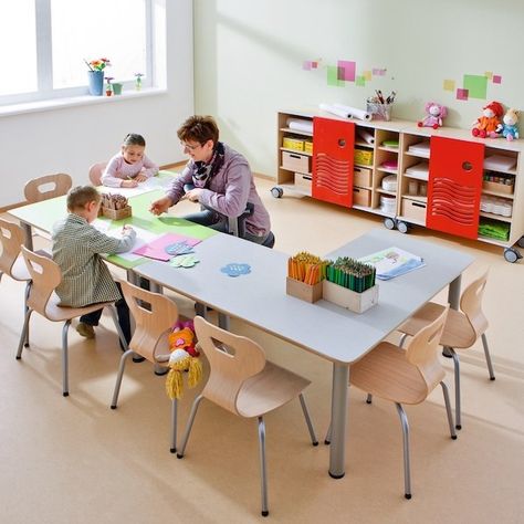 Classroom Wood Decor, Classroom Table Arrangement, Horseshoe Table, Preschool Classroom Layout, Daycare Room Design, Kindergarten Tables, Multiple Table, Preschool Tables, Kindergarten Interior