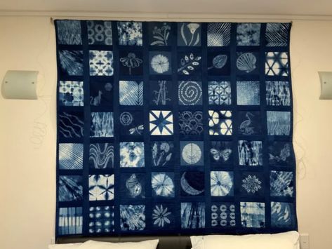 Shibori Quilt, Indigo Quilt, Fabric Dyeing Techniques, Shibori Designs, Sashiko Pattern, Shibori Fabric, Two Color Quilts, Shibori Pattern, Japanese Quilts