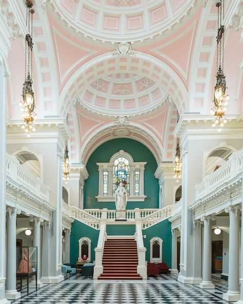 Want a registry office wedding in the UK? How about one of the gorgeous registry offices in the capital, London! This is city wedding chic at its finest. Town Hall Interior, Hackney Town Hall, V Logo Design, Town Hall Wedding, Registry Office Wedding, Modern Wedding Venue, Hall Interior, Marquee Wedding, London Town