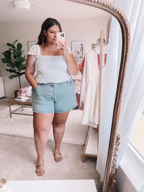 White Crop Top Outfit Plus Size, Plus Size White Tank Top Outfit, Chic Smocked Ruffle Top With Flutter Sleeves, Abercrombie Jeans Plus Size, American Eagle Jeans Plus Size, Abercrombie Jeans, Top Plus Size, Smocked Top, Summer Plus Size