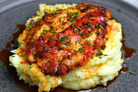 Cheese & Chorizo Stuffed Cajun Chicken Breast - The Good Bite Chorizo Stuffed Peppers, Stuffed Chicken Recipes, Cajun Chicken Breast, Chicken Breast Stuffed, Chorizo Recipes, Dinner Guests, Cajun Chicken, White Potatoes, Dinner Guest