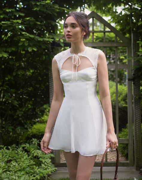 Charlotte Heywood, Reformation Wedding Dress, Chic White Dress, Lace Capelet, Sweetheart Neck Dresses, Reformation Dress, Silky Dress, Sweetheart Dress, Grad Dresses