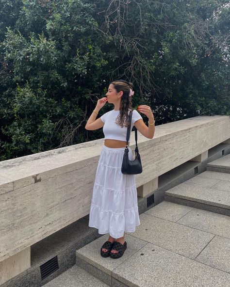 White long skirt, gold jewlery, summer outfit, gucci sandals, summer ootd, summer outfit inspo White Long Skirt Outfit Ideas, Long White Skirt Outfit Summer, Long Skirt Ootd, Long White Skirt Outfit Ideas, Ootd Sandal, White Skirt Outfit Summer, Thailand Outfits, White Maxi Skirt Outfit, Skirt Ootd