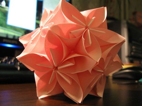 got halfway through making my own, but still super cute! Origami Balloon, Paper Flower Ball, Flower Origami, Origami Ball, Folding Origami, Paper Balls, How To Make Origami, Useful Origami, Origami Instructions