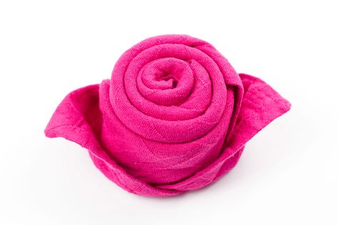 Learn how to make origami napkins in the shape of a rose. They're quick and easy to make, and perfect for high tea or special occasions. Magazine Paper Crafts, Rose En Origami, Napkin Origami, Towel Origami, Bolo Super Mario, Washcloth Crafts, Origami Flowers Tutorial, Napkin Rose, Origami Tutorial Easy