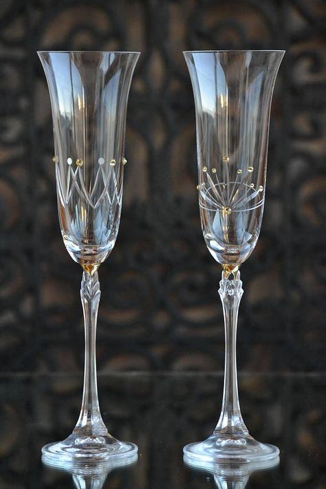 Queen Crowns, King And Queen Crowns, Cut Glasses, Fancy Cup, Cake Serving Set, Decorated Wine Glasses, Wine Photography, Glass Shoes, Wedding Champagne