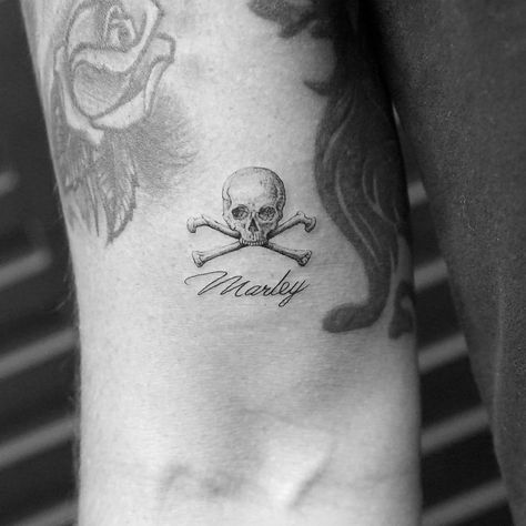 Jolly Roger tattoo.   Fine line tattoos are little accessories to your skin and Mr. K is a king in the fine line department. Enjoy! Pirate Skull And Crossbones Tattoo, Jolly Roger Tattoo, Skull And Crossbones Tattoo, Crossbones Tattoo, Pirate Skull Tattoos, Rip Tattoo, Autumn Tattoo, Pirate Tattoo, Bone Tattoos