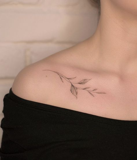 Collar Bone Leaves Tattoos For Women, Fine Line Rose Vine Tattoo, Shoulder Tattoos For Women Minimalist, Dainty Branch Tattoo, Leaf Vine Tattoo Shoulder, Vine Tattoo On Collar Bone, Vine Collar Bone Tattoos For Women, Collarbone Vine Tattoos For Women, Vines Collar Bone Tattoo